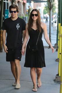 Keira Knightley feet photo thumbnail
