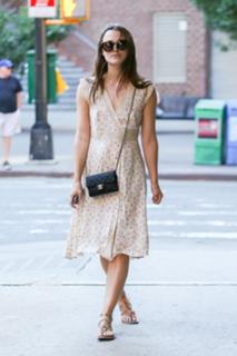 Keira Knightley feet photo thumbnail