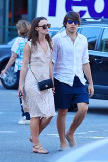 Keira Knightley feet photo thumbnail