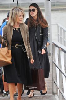 Keira Knightley feet photo thumbnail