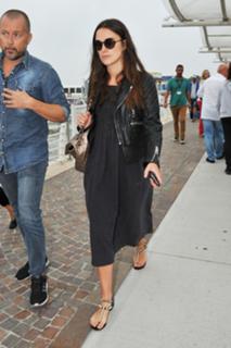 Keira Knightley feet photo thumbnail