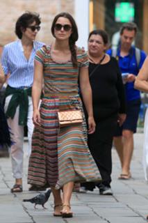 Keira Knightley feet photo thumbnail