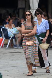 Keira Knightley feet photo thumbnail