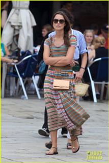 Keira Knightley feet photo thumbnail