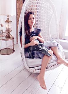 Keira Knightley feet photo thumbnail