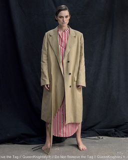 Keira Knightley feet photo thumbnail