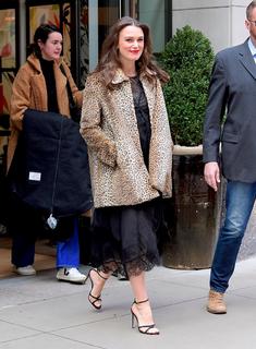 Keira Knightley feet photo thumbnail