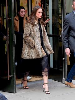 Keira Knightley feet photo thumbnail