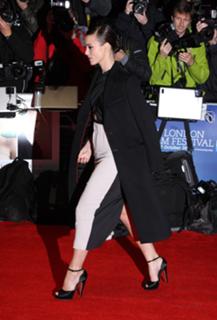 Keira Knightley feet photo thumbnail