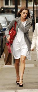 Keira Knightley feet photo thumbnail