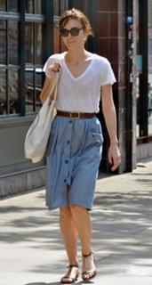 Keira Knightley feet photo thumbnail