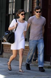 Keira Knightley feet photo thumbnail