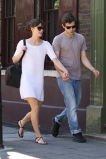 Keira Knightley feet photo thumbnail