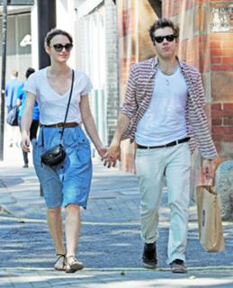 Keira Knightley feet photo thumbnail