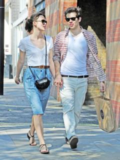 Keira Knightley feet photo thumbnail