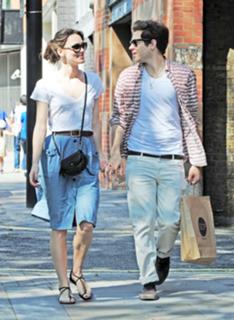 Keira Knightley feet photo thumbnail