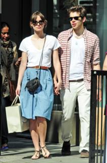 Keira Knightley feet photo thumbnail