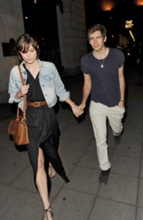 Keira Knightley feet photo thumbnail