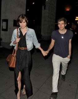Keira Knightley feet photo thumbnail