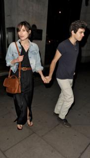 Keira Knightley feet photo thumbnail