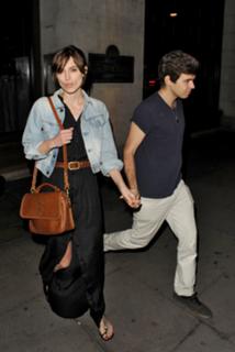 Keira Knightley feet photo thumbnail