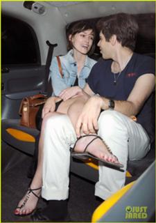 Keira Knightley feet photo thumbnail