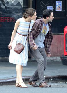 Keira Knightley feet photo thumbnail