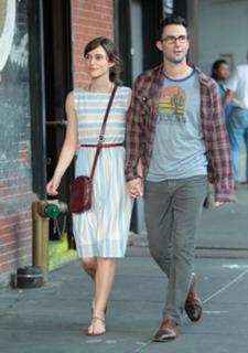 Keira Knightley feet photo thumbnail