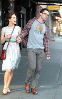 Keira Knightley feet photo thumbnail