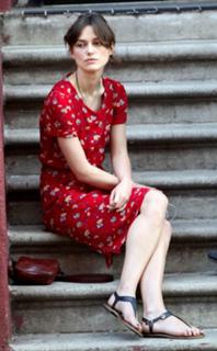Keira Knightley feet photo thumbnail