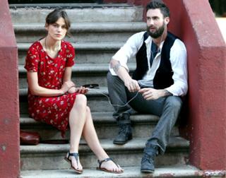 Keira Knightley feet photo thumbnail