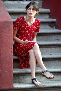 Keira Knightley feet photo thumbnail