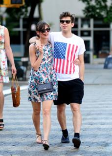 Keira Knightley feet photo thumbnail