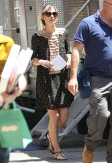 Keira Knightley feet photo thumbnail