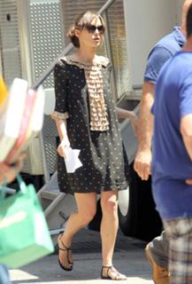 Keira Knightley feet photo thumbnail