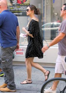 Keira Knightley feet photo thumbnail