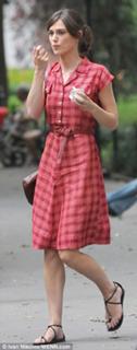 Keira Knightley feet photo thumbnail
