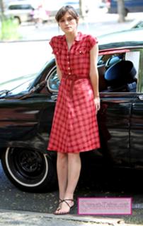 Keira Knightley feet photo thumbnail