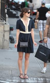 Keira Knightley feet photo thumbnail