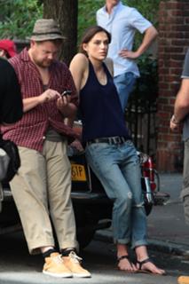 Keira Knightley feet photo thumbnail