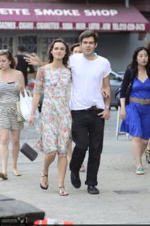 Keira Knightley feet photo thumbnail