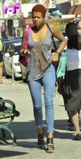 Kelis feet photo thumbnail