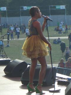 Kelis feet photo thumbnail