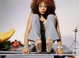 Kelis feet photo thumbnail
