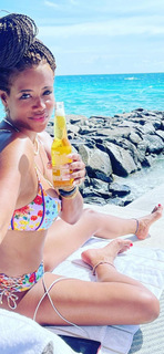 Kelis feet photo thumbnail