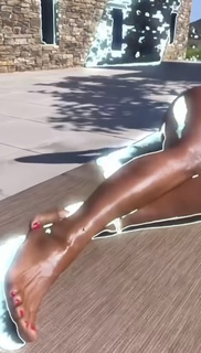 Kelis feet photo thumbnail