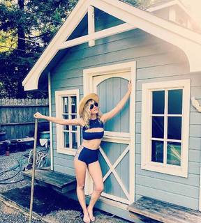 Kelley Jakle feet photo 1