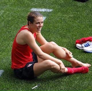 Kelley O'Hara feet photo 20