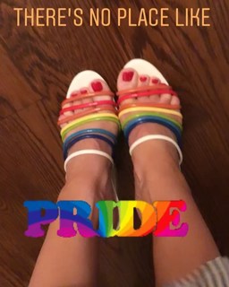 Kelli Barrett feet photo 8