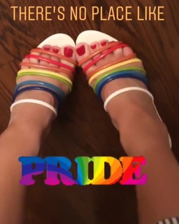 Kelli Barrett feet photo 7